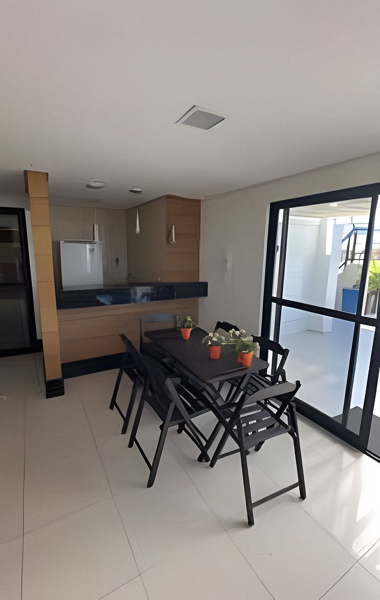 Blue tower 300 metros da praia com piscina